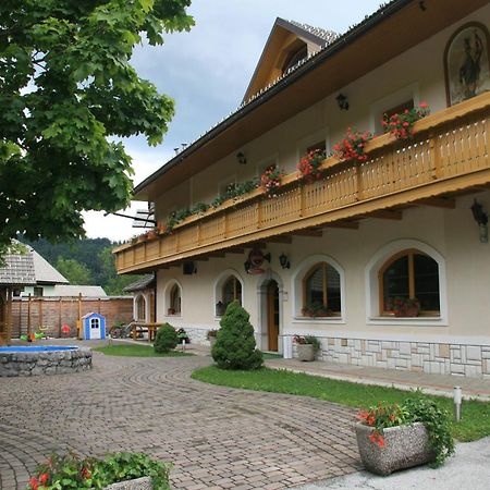 Guest House Kveder Škofja Loka エクステリア 写真
