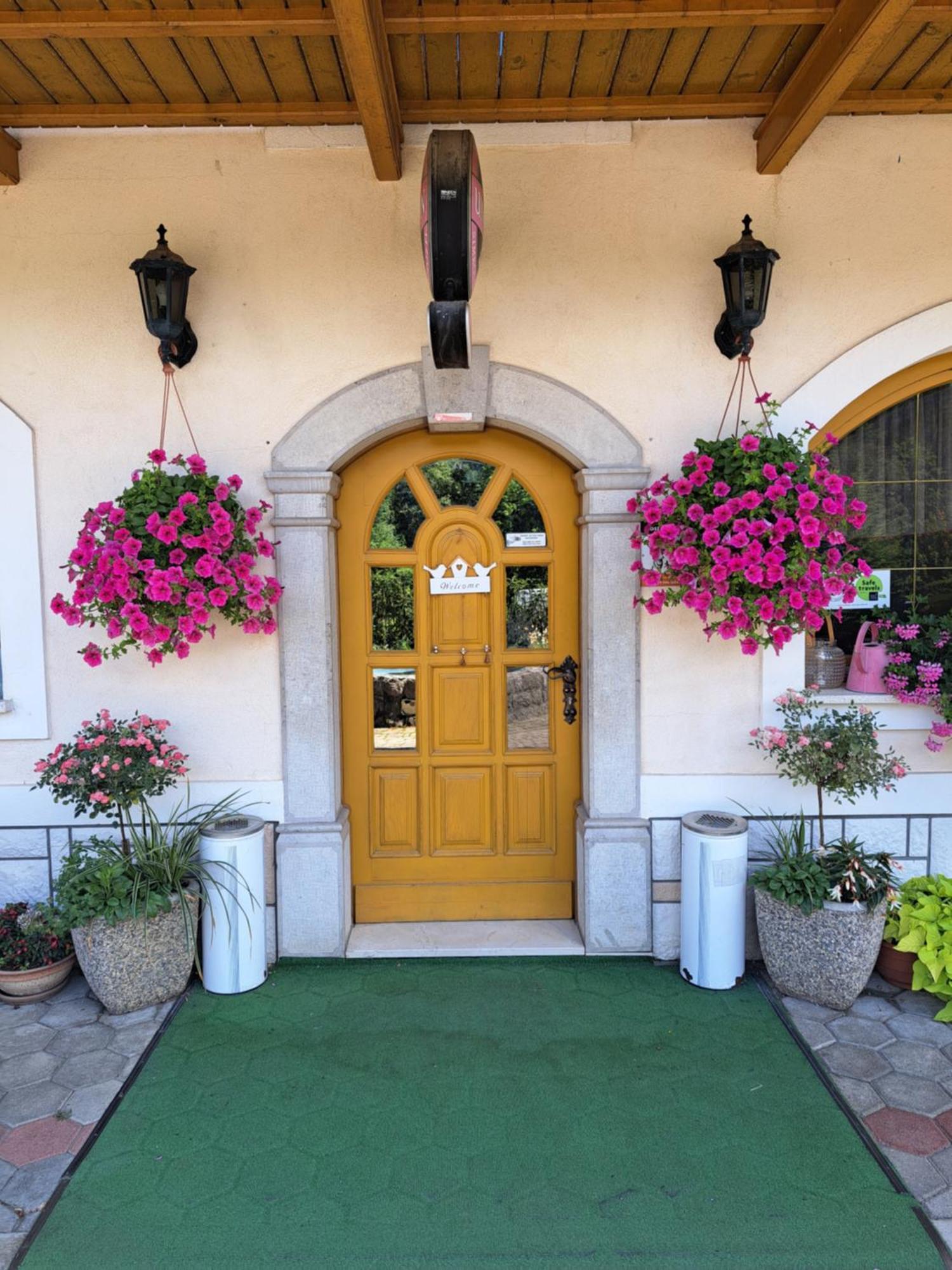 Guest House Kveder Škofja Loka エクステリア 写真
