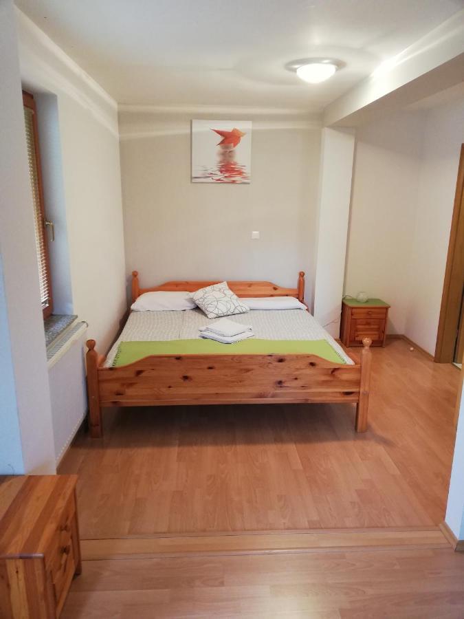 Guest House Kveder Škofja Loka エクステリア 写真